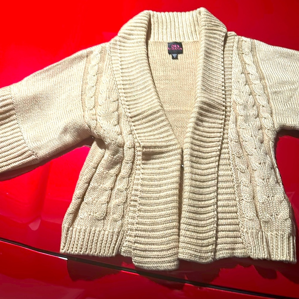 Brand New 2b Bebe Gold 1/2 Sleeves Sparkle Holiday Sweater. Retail $39.99 Sz Sm